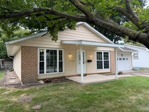 Building Photo - 3708 Meadow Dr