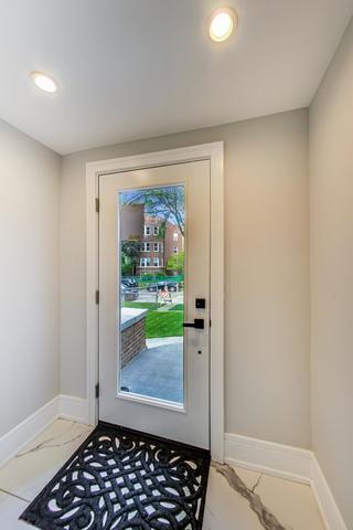 Foto del edificio - 5050 N Ridgeway Ave