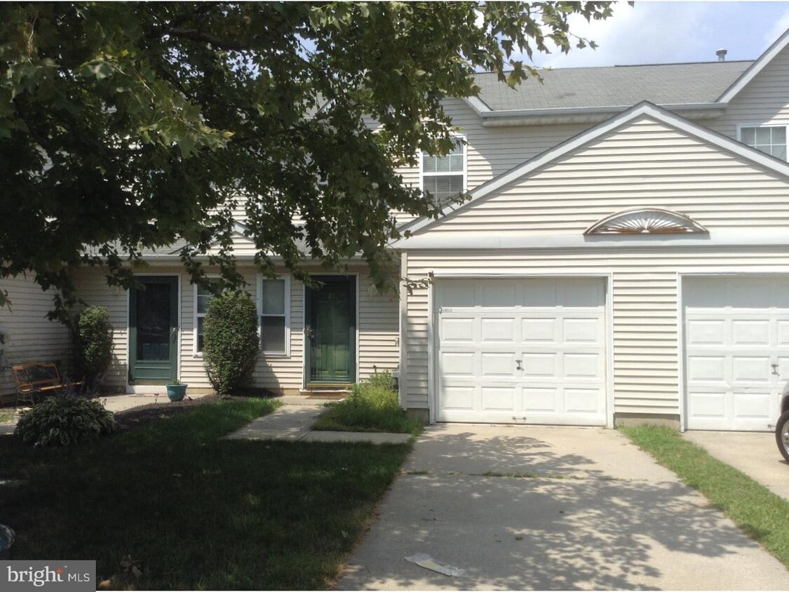 21 High Meadows Dr, Sicklerville, NJ 08081 Townhome Rentals in