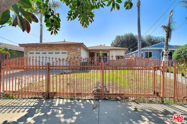 Building Photo - 1110 W 156TH St