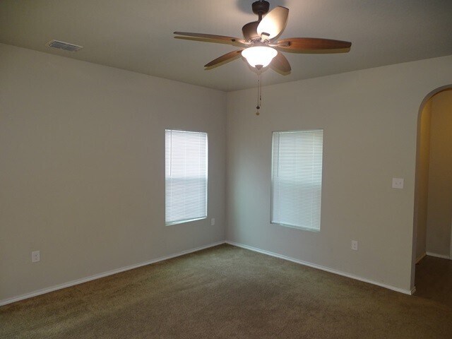 Foto del edificio - 5826 Grandwood Dr