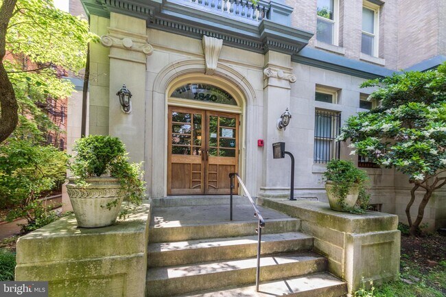 Building Photo - 1840 Biltmore St NW