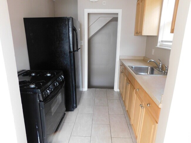 Building Photo - Move In Ready Brick Ranch