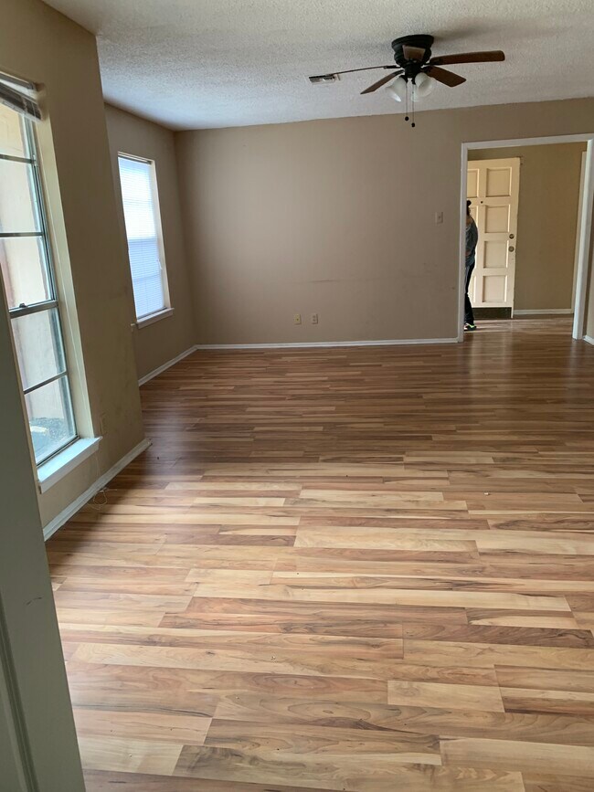 Building Photo - 5500 Grand Lake Dr