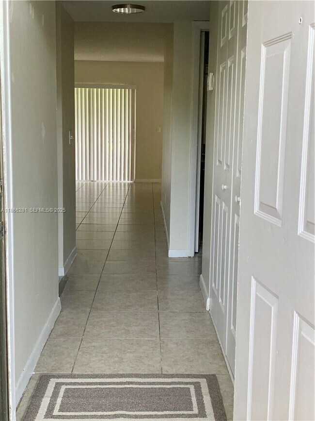 Foto del edificio - 10330 NW 8th St