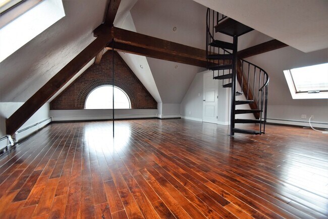 Building Photo - 444 Western Ave