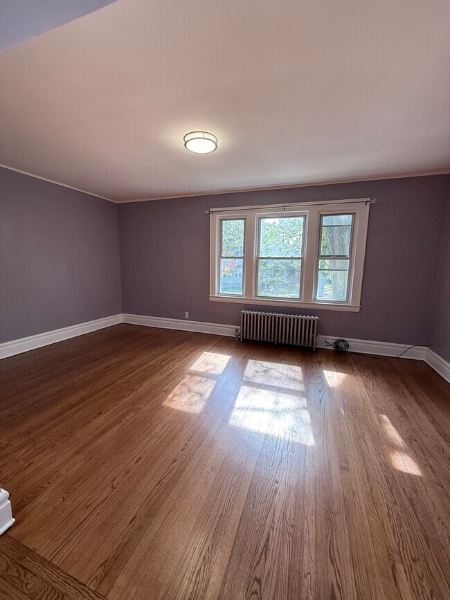Foto del edificio - 562 N Maple Ave