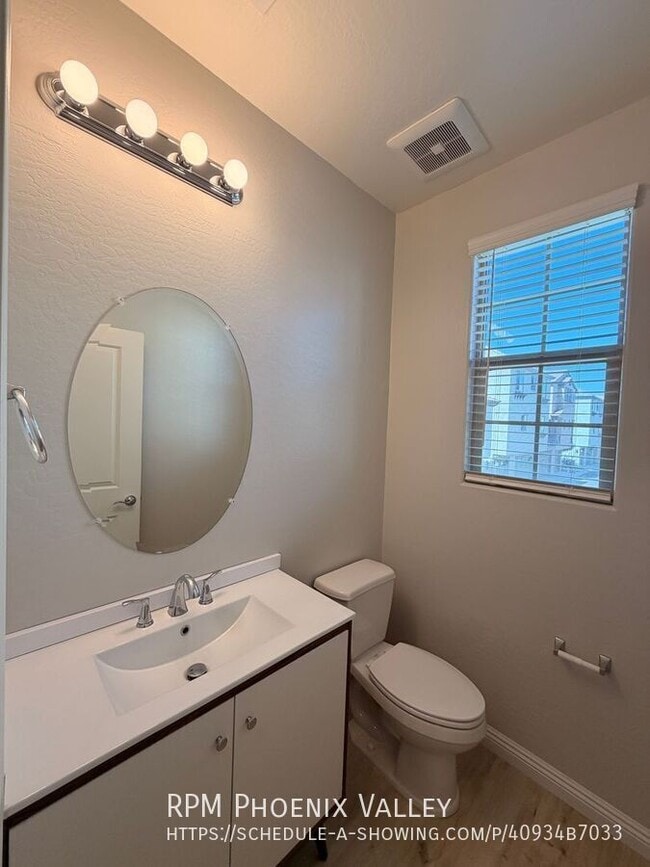 Building Photo - 2745 S Balsam Dr