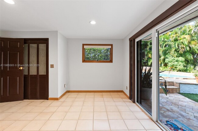 Foto del edificio - 2530 Okeechobee Ln