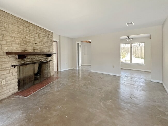 Building Photo - 4207 Wilshire Pkwy