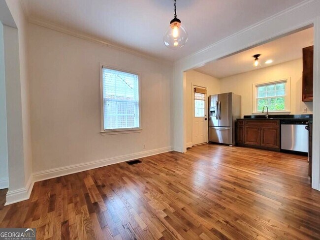 Foto del edificio - 304 S Howard St SE