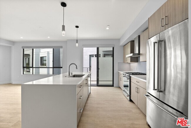 Foto del edificio - 5955 Saturn St