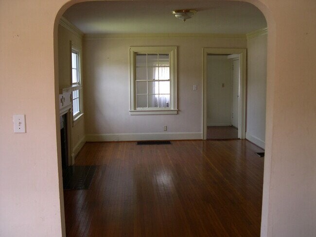 Foto del edificio - 3 bedroom, 1 bathroom house on Central Ave