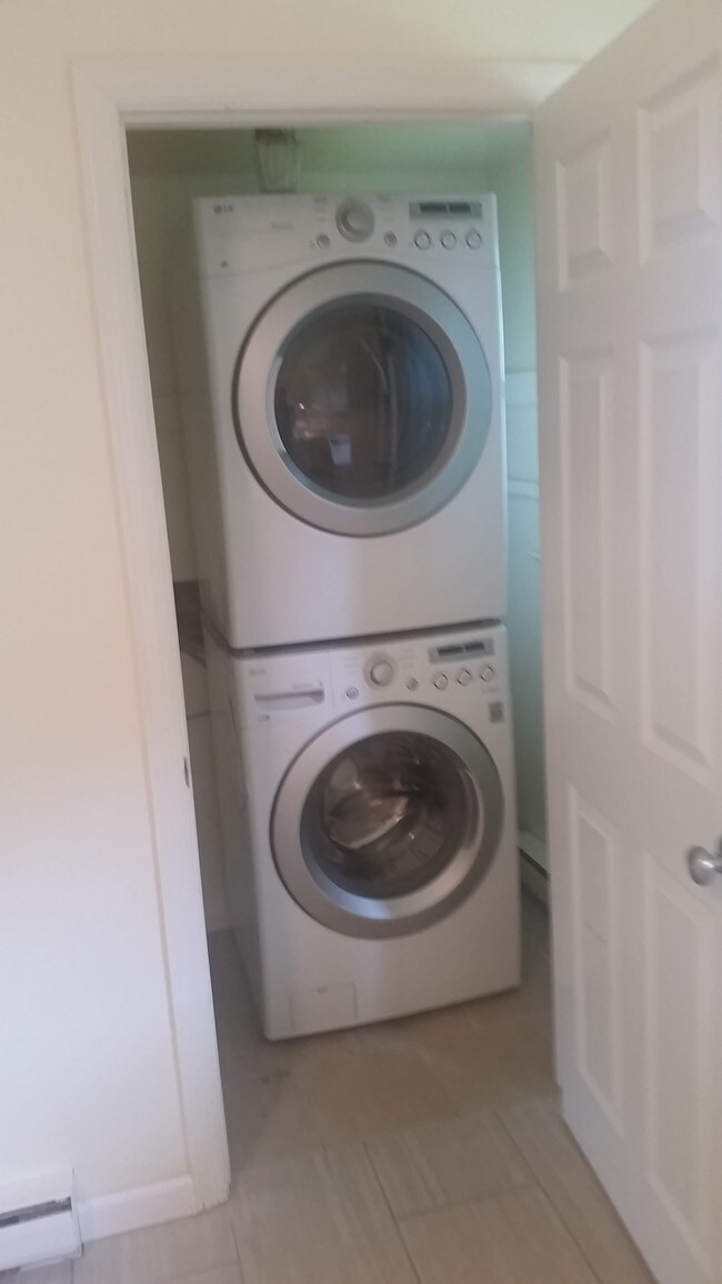 Laundry room - 74 View St W