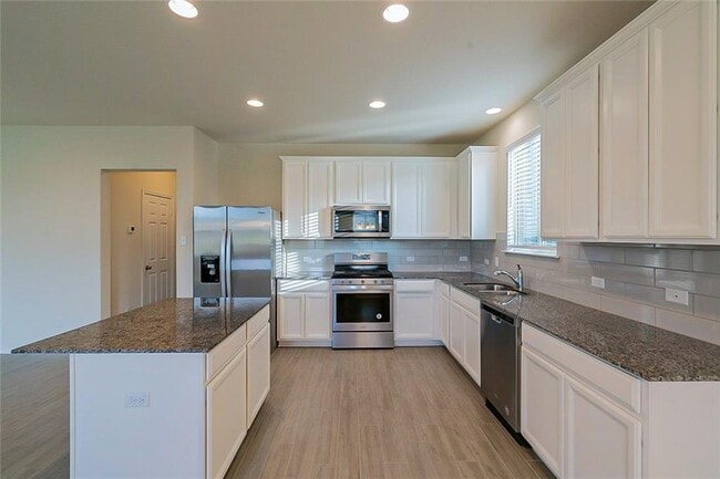 Building Photo - 257 La Dera Dr