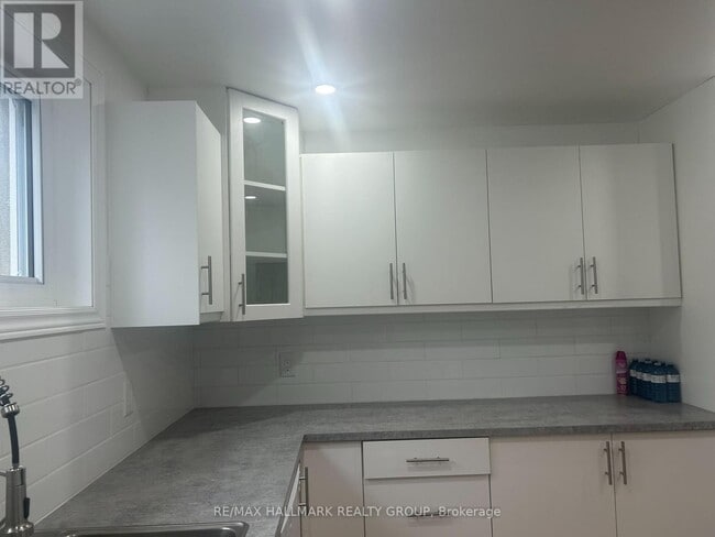 Building Photo - 1540 Maxime St