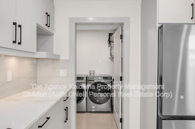 Building Photo - 2163 Woodlawn St