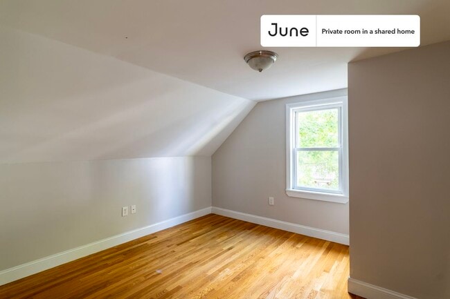 Building Photo - Room in Shared 5 bed/1.5 bath home