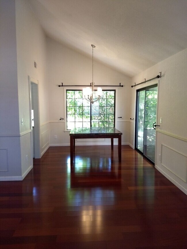 Foto del edificio - Updated 3 Bed 2.5 Bath Home