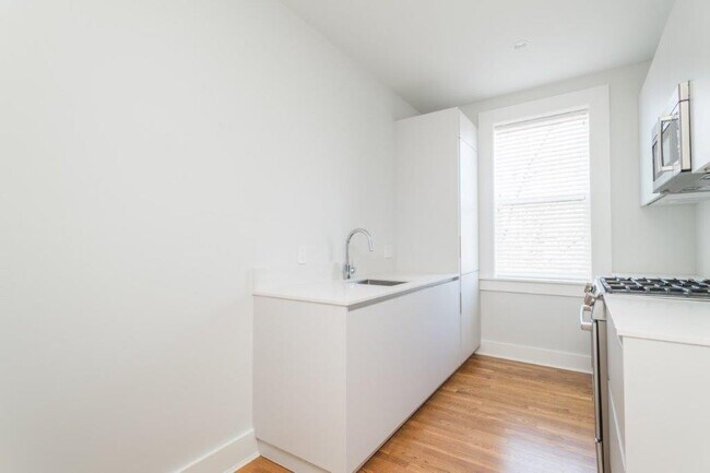 Building Photo - 17a Forest St