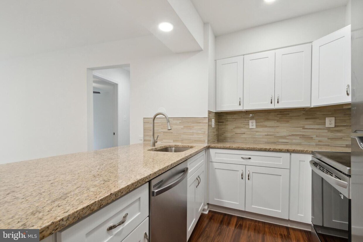 Foto principal - 5772 Rexford Ct