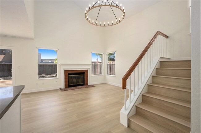 Building Photo - 1149 Old Alameda Point - 3 bedroom | 2.5 b...