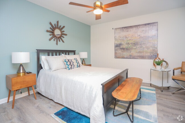 1BR, 1.5BA - 650SF - Nuvo Park Place
