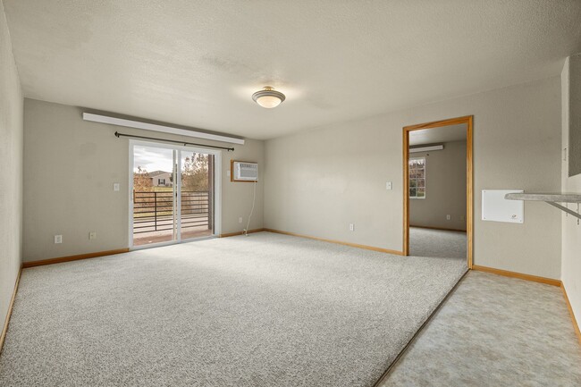 Building Photo - 2 BED | 2 BATH | CONDO | GROUND LEVEL | CH...