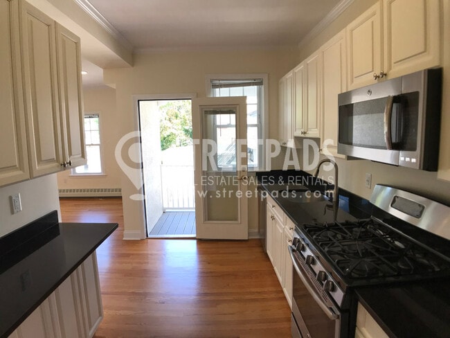 Building Photo - 65 Langdon St