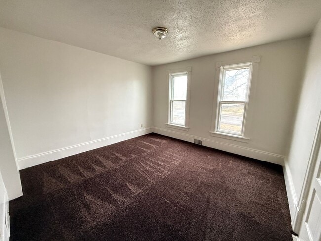 Building Photo - Spacious 3-Bedroom Single-Family Home-Near Hospital- Jackson, MI