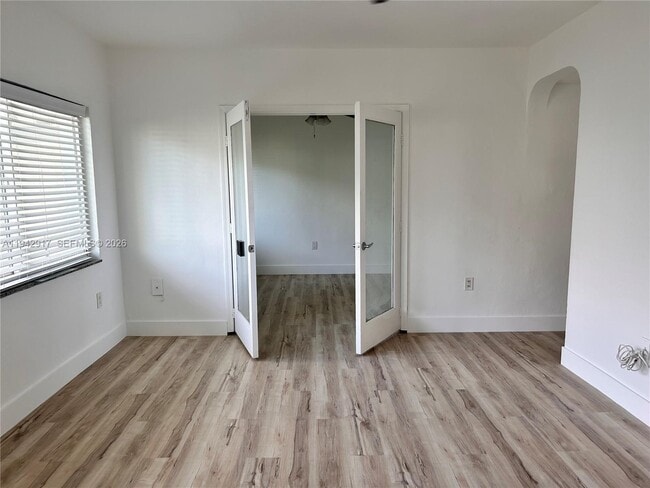 Building Photo - 7207 Bay Dr