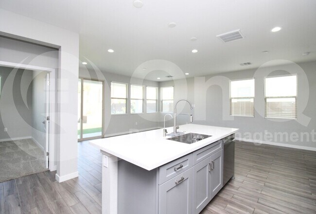 Foto del edificio - 17113 N 61st Dr