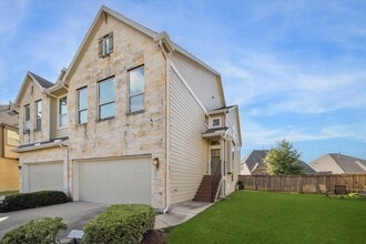 Building Photo - 12247 Stellano Ln