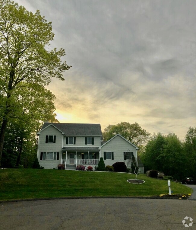 Building Photo - 5 Dahlia Ln