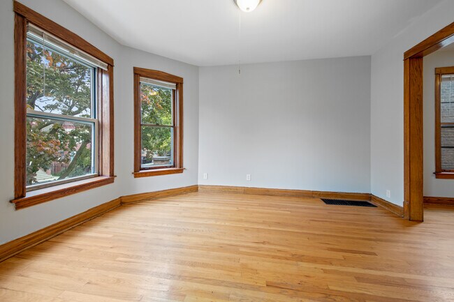 Foto del edificio - 4737 N Kildare Ave