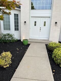 Double door front entrance - 3299 Excalibur Ave
