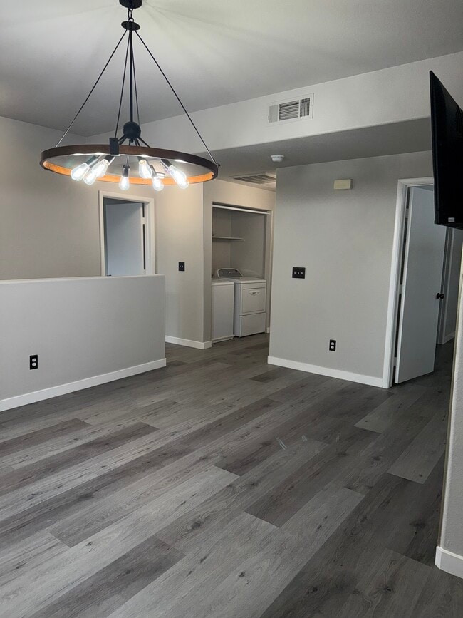 Building Photo - 9050 W Warm Springs Rd