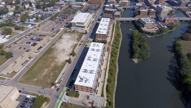 Aerial Photo - River Street Plaza