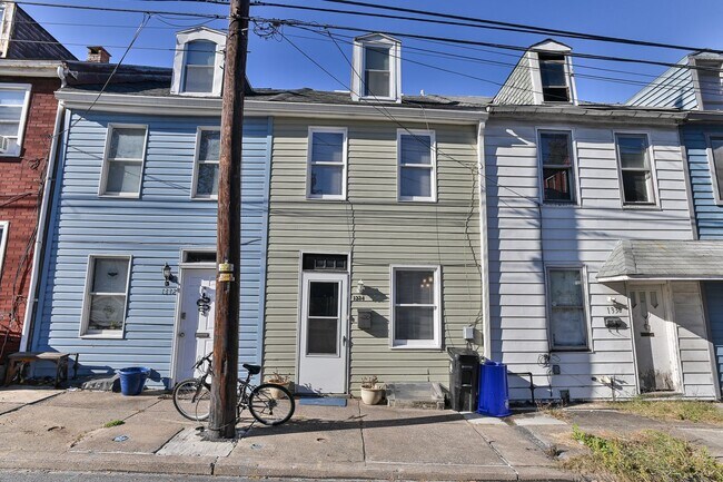 Foto del edificio - Adorable 2 Bedroom Single Family on Penn St