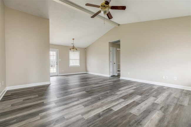 Foto del edificio - 220 Saddle Rock Ct