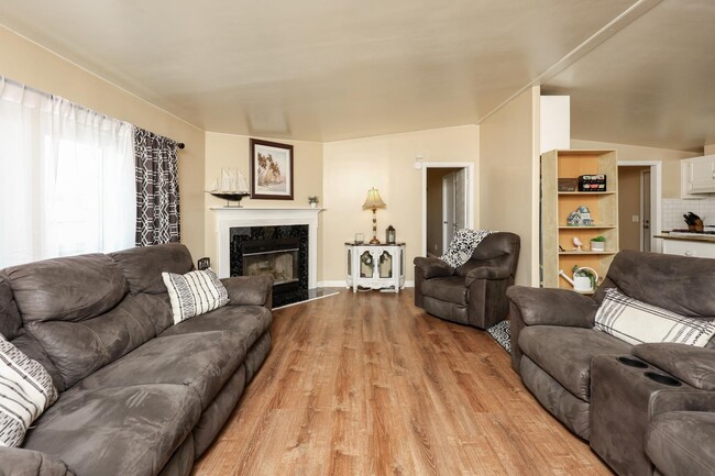 Building Photo - 500 Rancheros Dr