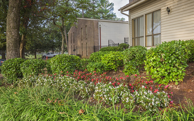 Building Photo - Woodlake