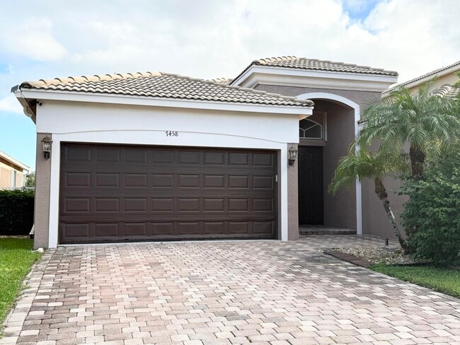 Building Photo - 7458 Via Luria