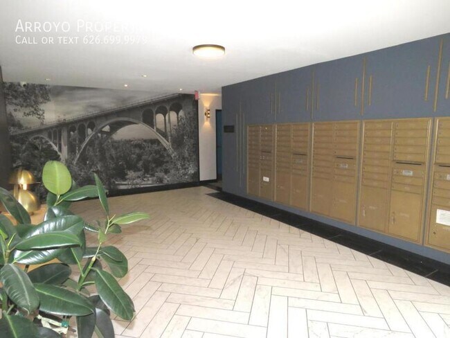 Building Photo - 330 S Mentor