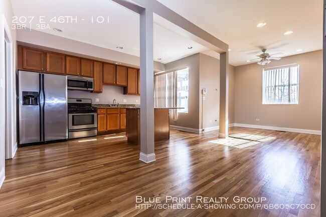 Foto del edificio - 3 BEDROOM 2.5 BATHROOM DUPLEX DOWN