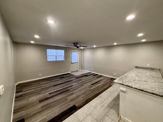 Photo - 114 1/2-26-22 S 6th St Apartment