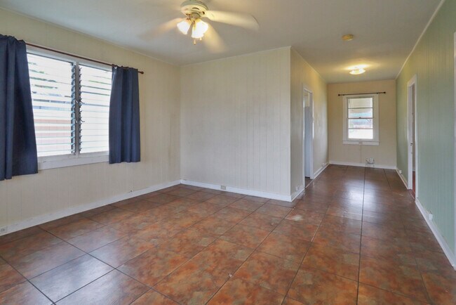 Building Photo - 231 Kihapai St