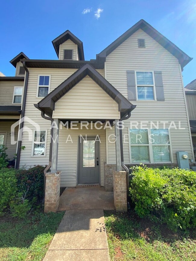 Building Photo - 133 The Heights Dr