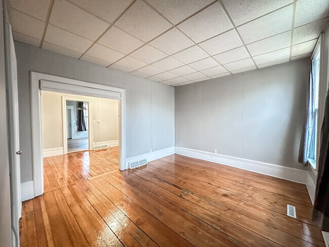 Building Photo - 508 Division St