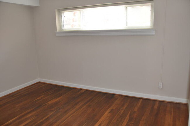 Building Photo - 1902 D-3 Queen St-1BR/1BA-Ardmore APT!!!!